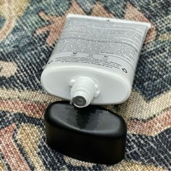 PUR · 4-IN-1 TINTED MOISTURIZER WITH SPF 20 - SHADE DG6 - Picture 4 of 4